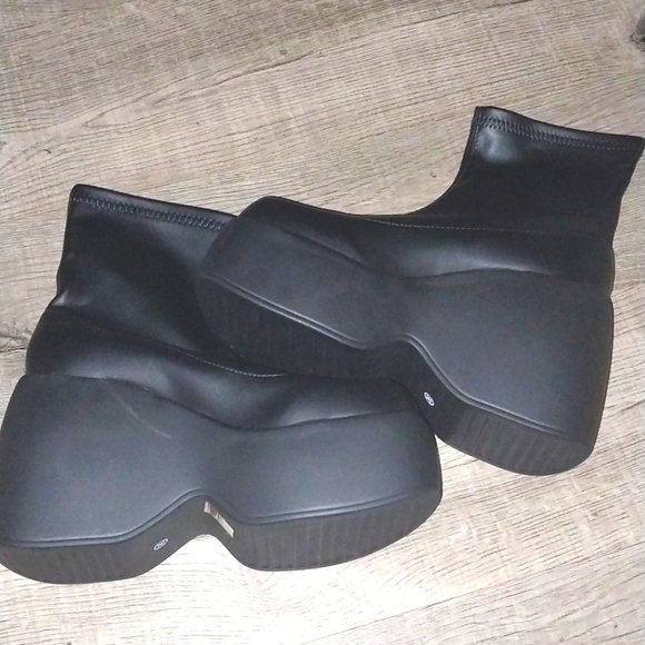 Soldd Ladies chunky platform boots sz 7.5 - Picture 3 of 16